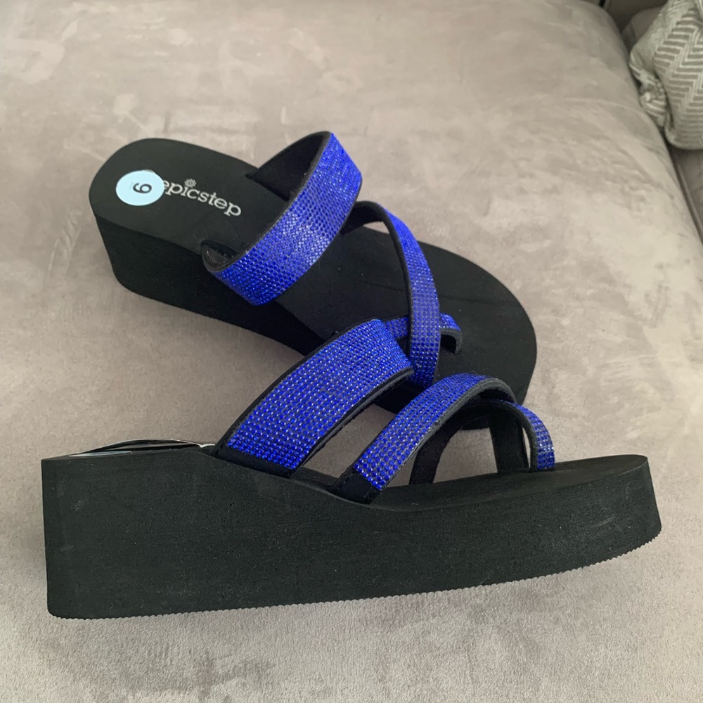 NWT Blue Rhinestone Platform Sandals size 9 - Picture 2 of 7